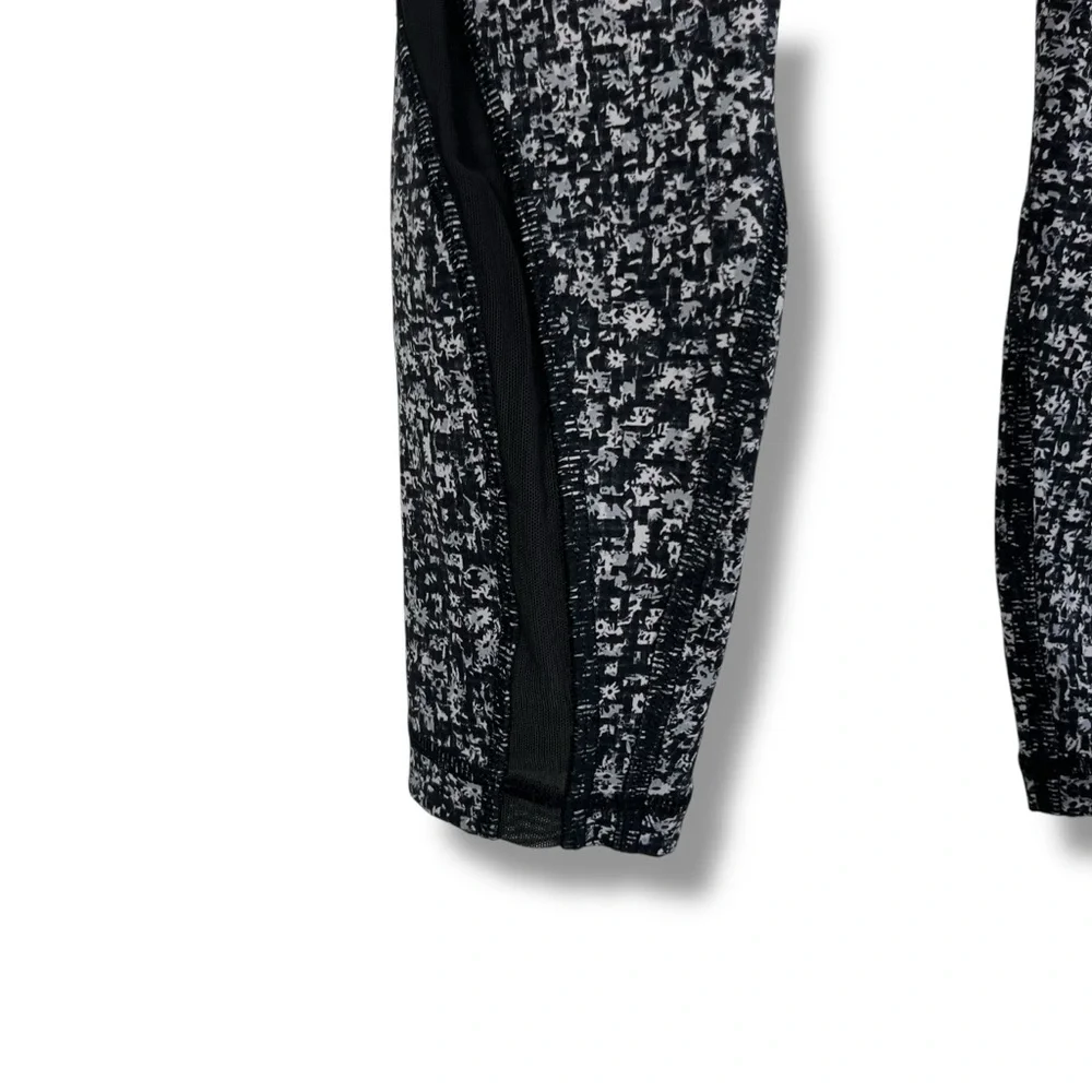 Lululemon Invigorate 7/8 Tight Daisy Dust Alpine White Black Size 4 Mesh Running